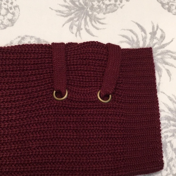 Pretty Maroon V Neck with Ties - Picture 4 of 11